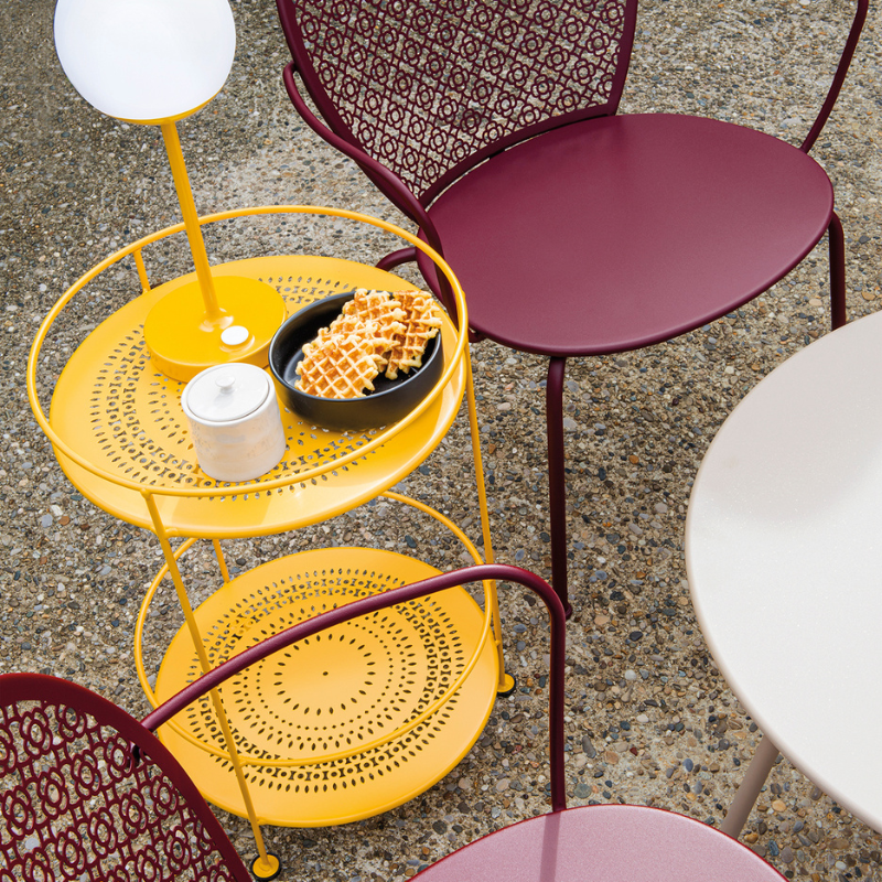 Kleiner Tisch perforierter Platte "Guinguette"