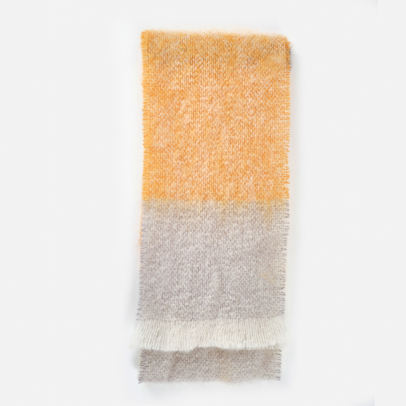 Mohair Schal Orange Ochre Gefaltet