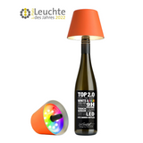 TOP LED Flaschenaufsatz-Leuchte 2.0 von Sompex mit (Deko) Flasche in Orange auf einem weißen Hintergrund