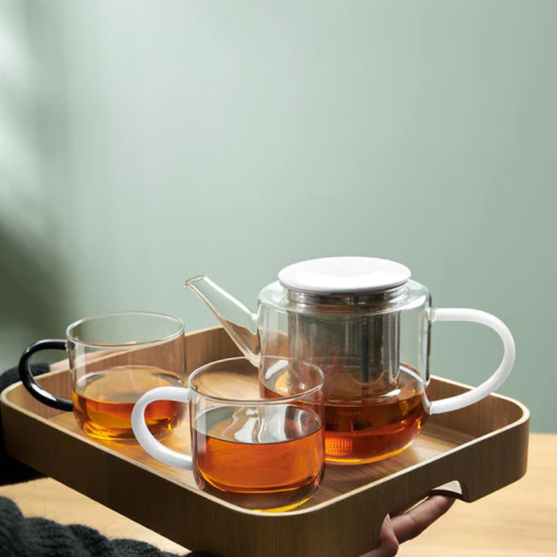 Teekanne aus Glas mit Deckel