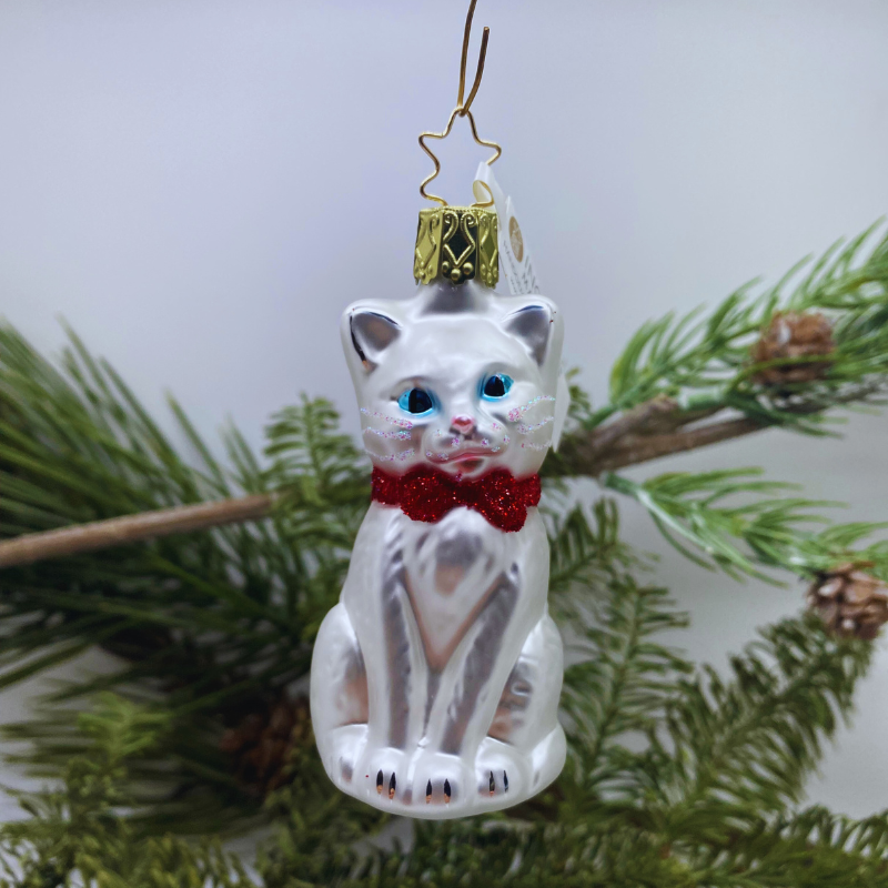 Weißes Schmusekätzchen Weihnachtsanhänger