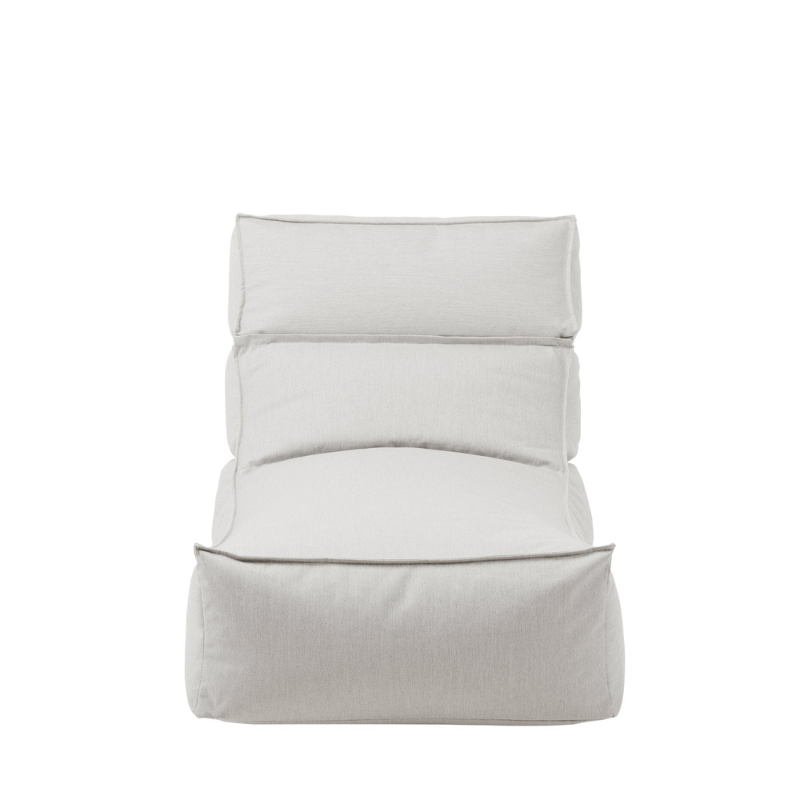 Outdoor Lounger Stay L von Blomus inklusive gratis Schutzhülle in der Farbe Cloud mit dem Format 160cm auf 80cm