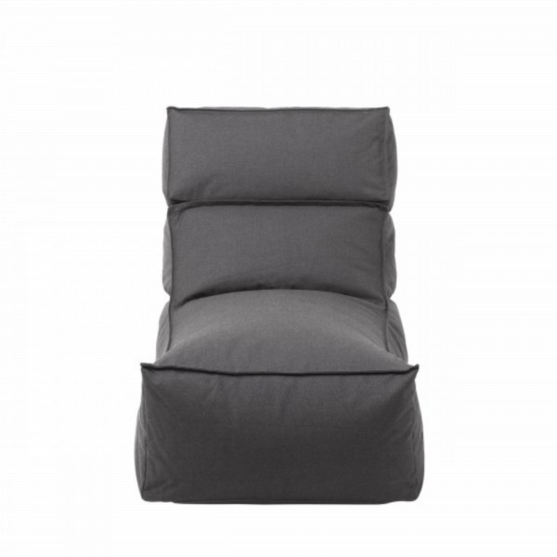 Outdoor Lounger Stay von Blomus inklusive gratis Schutzhülle in der Farbe Coal mit dem Format 120cm auf 60cm