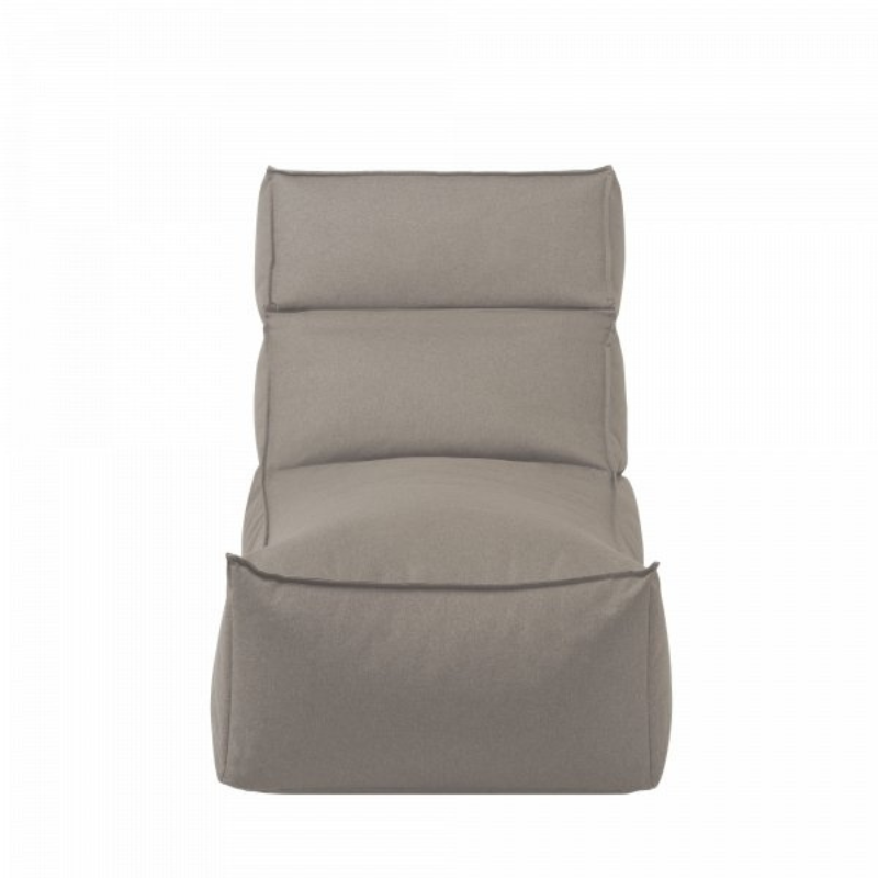 Outdoor Lounger Stay von Blomus inklusive gratis Schutzhülle in der Farbe Earth mit dem Format 120cm auf 60cm