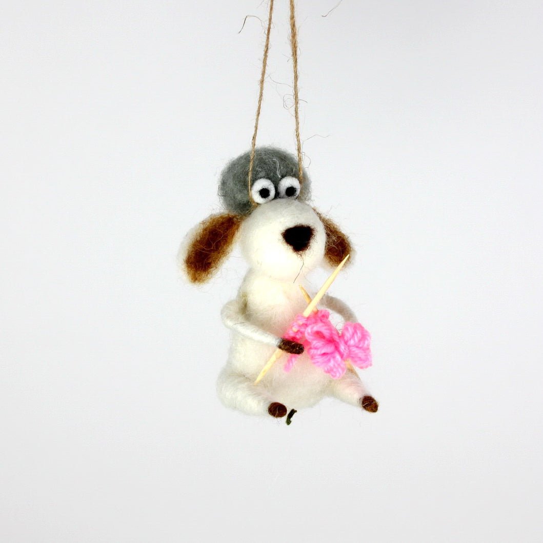 Filzanhänger strickender Hund - Cotto Wohnaccessoires Mannheim